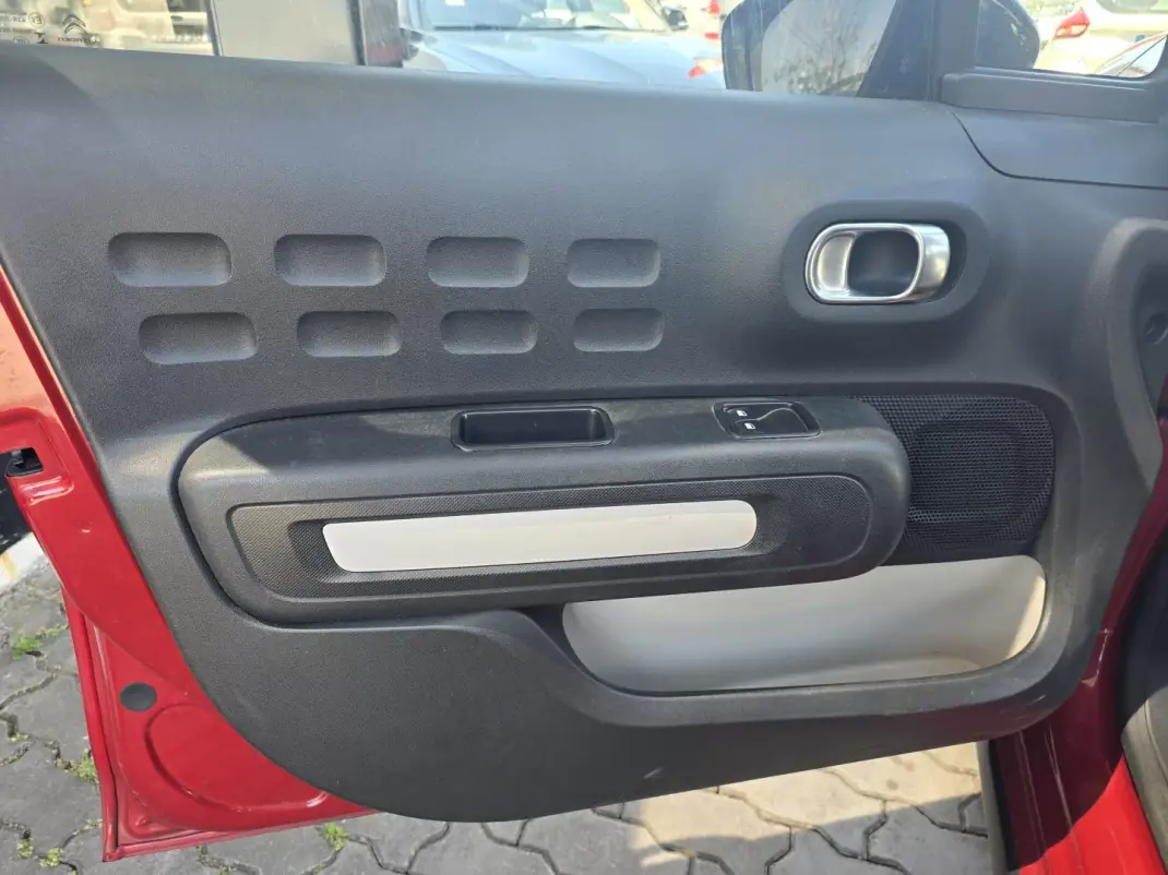 Citroën C3 2018 - 9900 EUR, 103000 km - AUTO.MOTO.pt - 103000km - foto 13 de 17