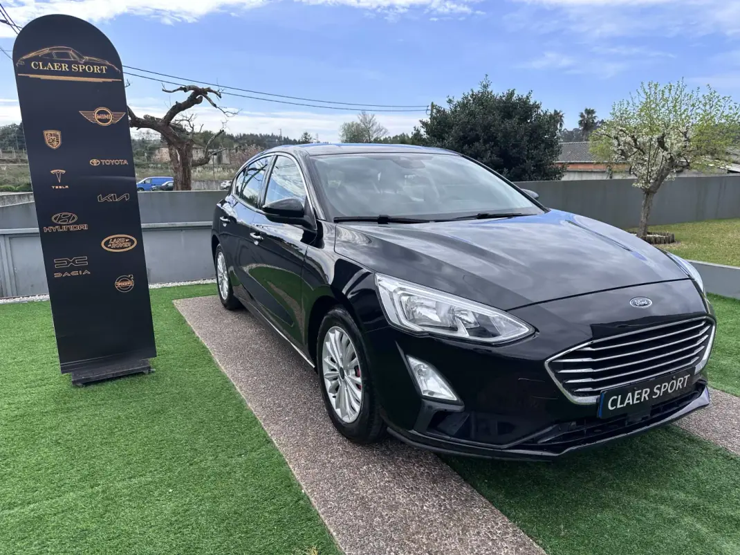 Ford Focus 2018 - 10900 EUR, 100000 km - AUTO.MOTO.pt - 100000km - foto 1 de 56