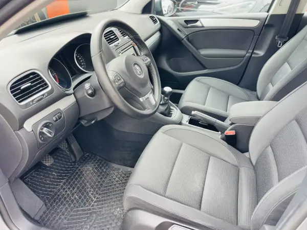 Volkswagen Golf 2012 - 13950 EUR, 32933 km - AUTO.MOTO.pt - 32933km - foto 8 de 12
