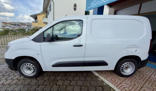 Opel COMBO 2023 - 15950 EUR, 82000 km - AUTO.MOTO.pt - 82000km - foto 6 de 24