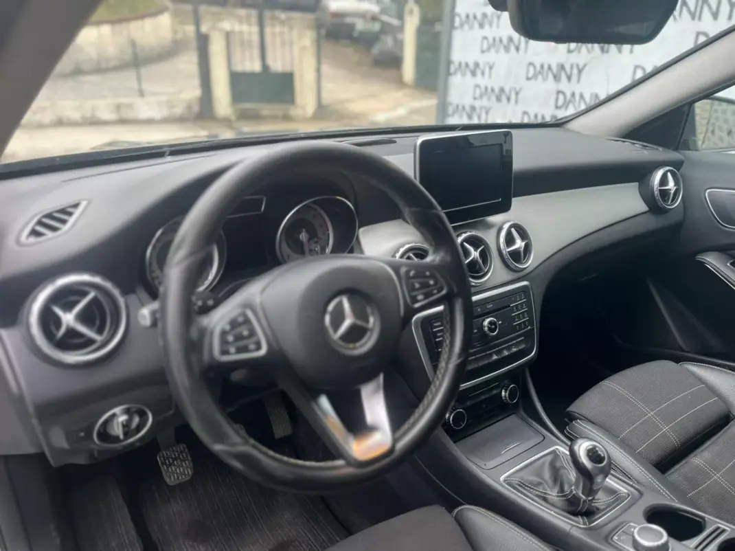 Mercedes-Benz GLA 180 2017 - 18990 EUR, 151000 km - AUTO.MOTO.pt - 151000km - foto 9 de 13