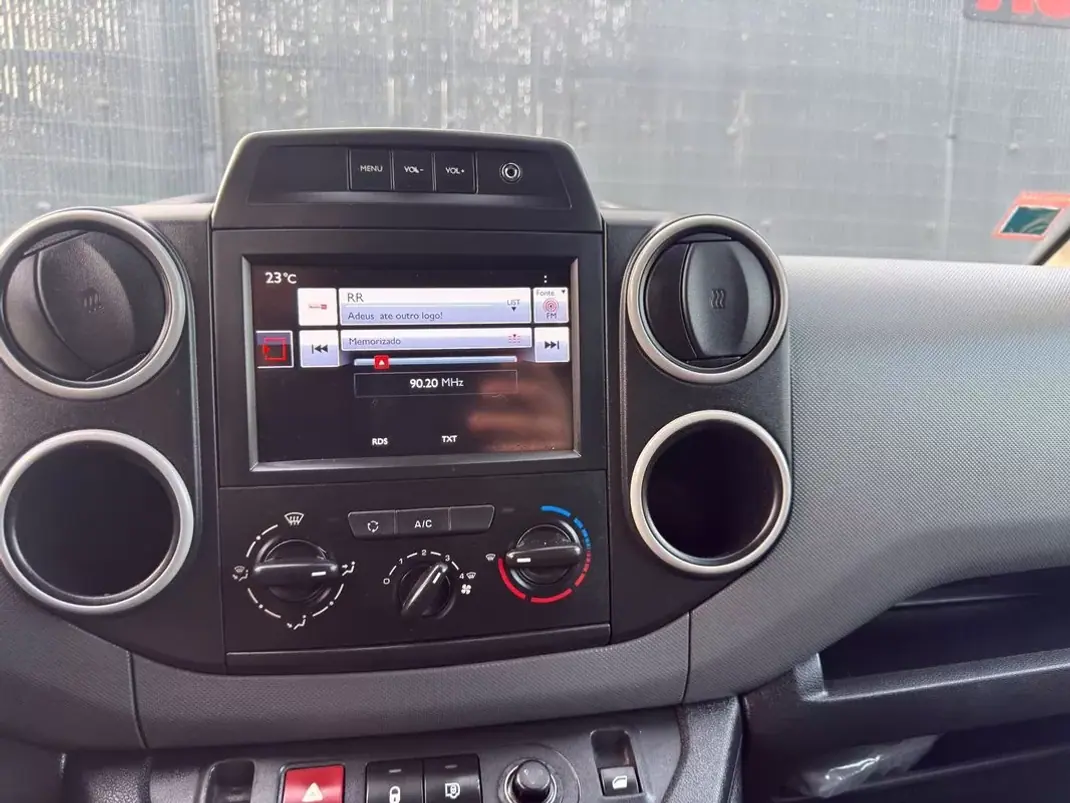 Citroën BERLINGO 1.6hdi 3L AUTOMATICA 2017 - 9950 EUR, 219000 km - AUTO.MOTO.pt - 219000km - foto 9 de 23