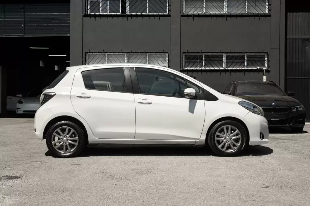 Toyota Yaris 2014 - 11999 EUR, 155800 km - 155800km - foto 2 de 20