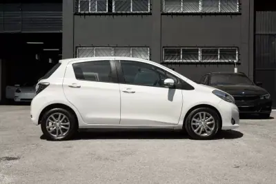 Toyota Yaris 2014 - 11999 EUR, 155800 km - AUTO.MOTO.pt - 155800km - foto 2 de 20