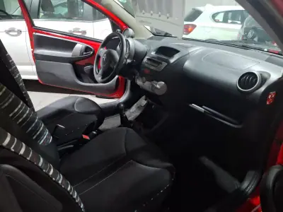 Citroën C1 2013 - 5900 EUR, 129862 km - AUTO.MOTO.pt - 129862km - foto 2 de 11