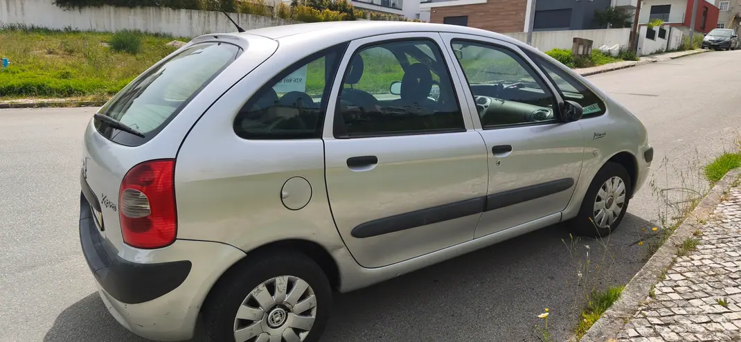 Citroën Xsara Picasso 2004 - 2550 EUR, 200650 km - AUTO.MOTO.pt - 200650km - foto 1 de 11
