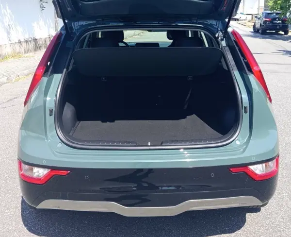 Kia e-Niro 2024 - 27990 EUR, 77660 km - AUTO.MOTO.pt - 77660km - foto 9 de 19