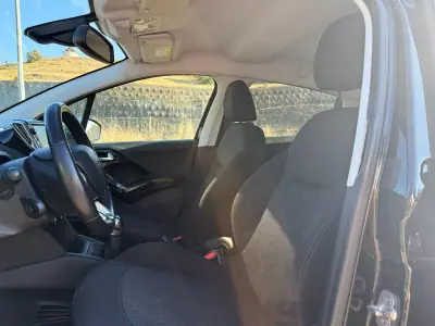 Peugeot 208 2018 — foto 5 de 16