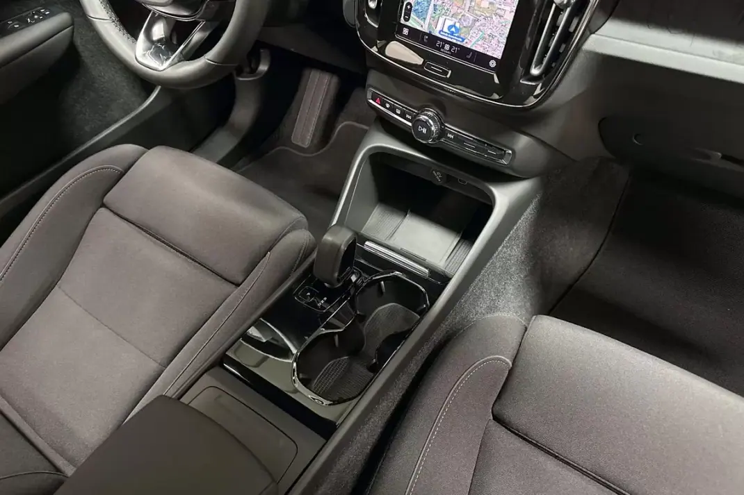 Volvo XC 40 2022 - 27950 EUR, 53768 km - AUTO.MOTO.pt - 53768km - foto 43 de 52