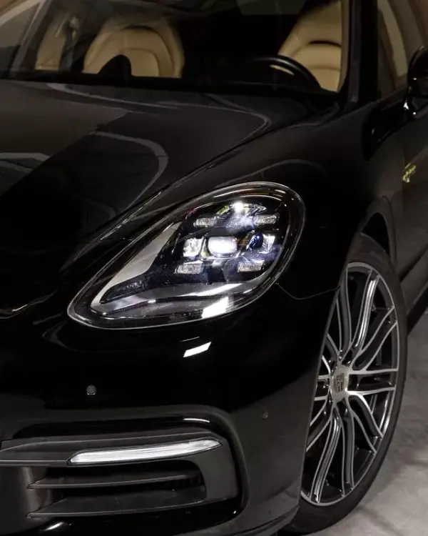 Porsche Panamera 2018 - 69950 EUR, 92000 km - AUTO.MOTO.pt - 92000km - foto 27 de 34