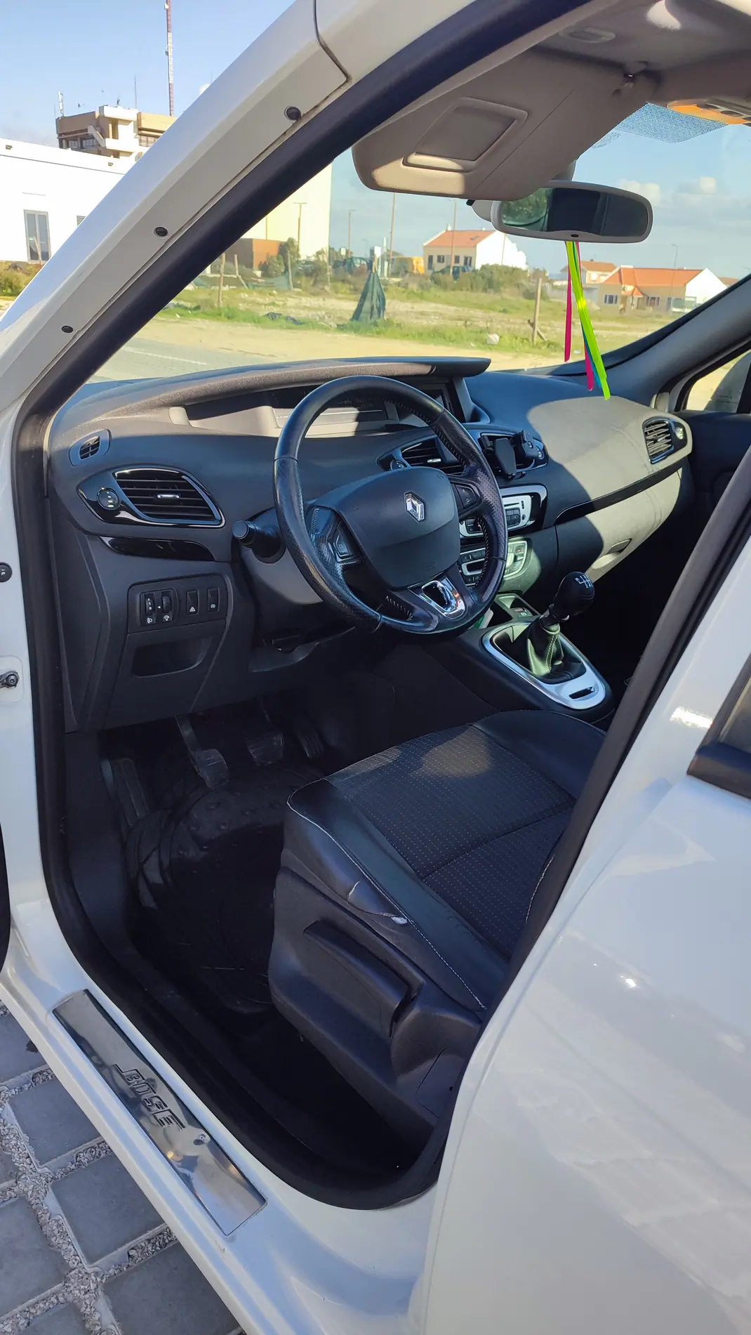 Renault Scénic 2014 - 8700 EUR, 210000 km - AUTO.MOTO.pt - 210000km - foto 16 de 18