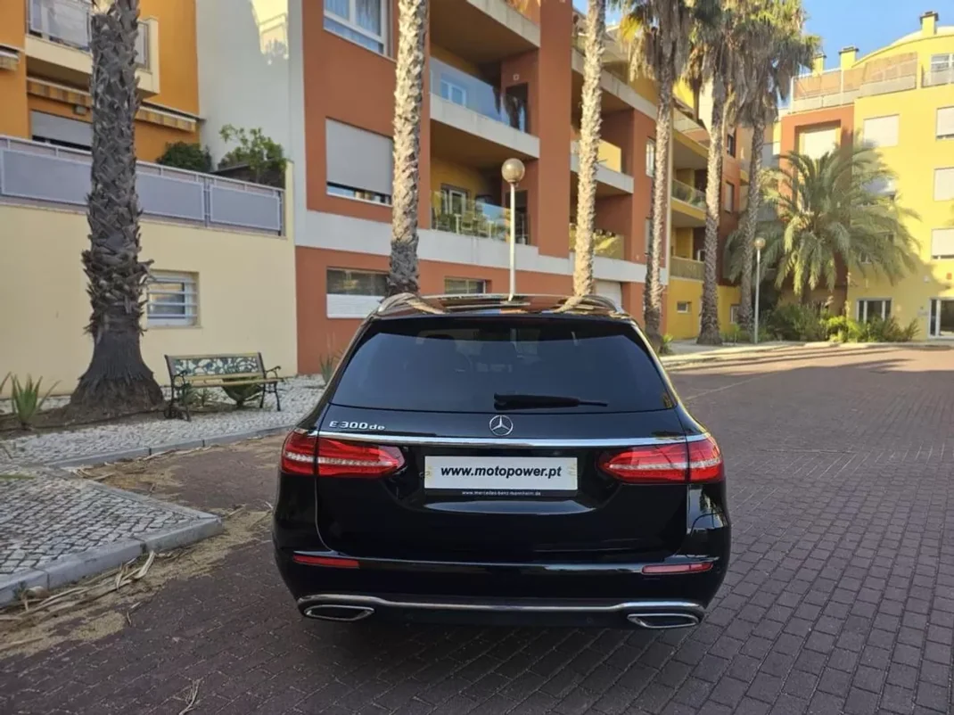 Mercedes-Benz E 300 2020 - 29980 EUR, 140000 km - AUTO.MOTO.pt - 140000km - foto 4 de 20