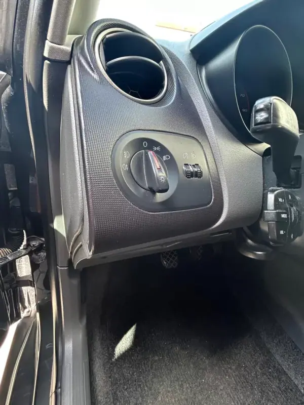 SEAT Ibiza ST 2011 - 5500 EUR, 213774 km - 213774km - foto 9 de 19