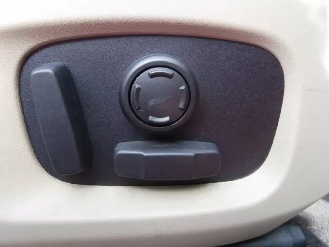 Land Rover Range Rover Evoque 2019 - 25500 EUR, 158956 km - AUTO.MOTO.pt - 158956km - foto 28 de 33