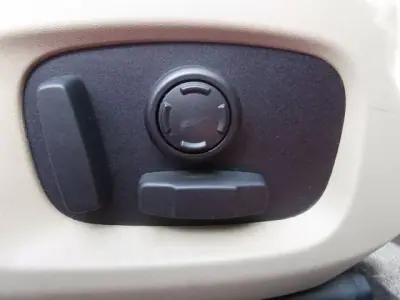 Land Rover Range Rover Evoque 2019 - 25500 EUR, 158956 km - AUTO.MOTO.pt - 158956km - foto 28 de 33