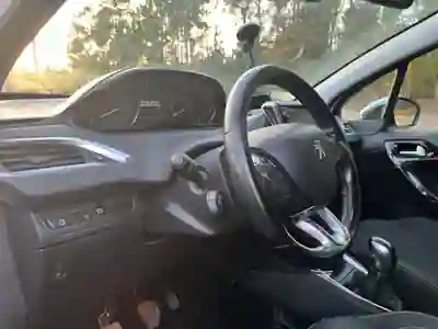 Peugeot 208 2019 — foto 5 de 5