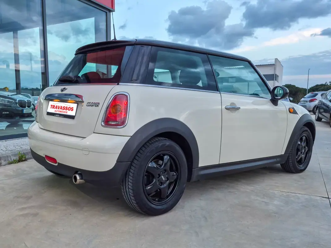 MINI Cooper 2010 - 8700 EUR, 186407 km - AUTO.MOTO.pt - 186407km - foto 2 de 6