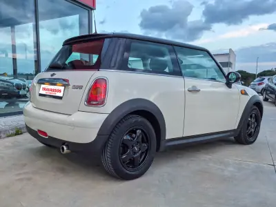 MINI Cooper 2010 - 8700 EUR, 186407 km - AUTO.MOTO.pt - 186407km - foto 2 de 6