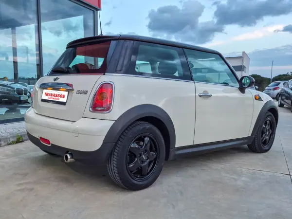 MINI Cooper 2010 - 8700 EUR, 186407 km - AUTO.MOTO.pt - 186407km - foto 2 de 6