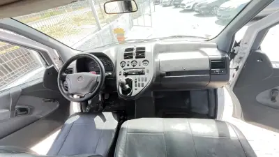 Mercedes-Benz Vito 2000 - 3900 EUR, 121000 km - AUTO.MOTO.pt - 121000km - foto 5 de 10