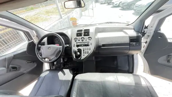 Mercedes-Benz Vito 2000 - 3900 EUR, 121000 km - AUTO.MOTO.pt - 121000km - foto 5 de 10