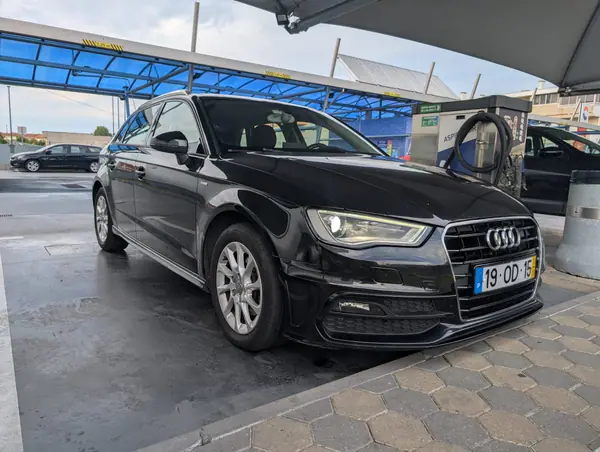 Audi A3 Sportback 2013 - 9950 EUR, 210000 km - AUTO.MOTO.pt - 210000km - foto 8 de 9