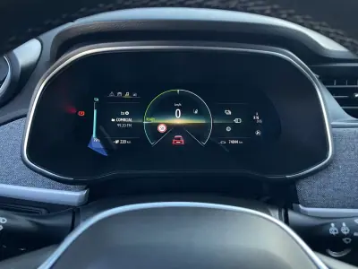Renault Zoe 2020 - 15250 EUR, 74811 km - AUTO.MOTO.pt - 74811km - foto 31 de 38