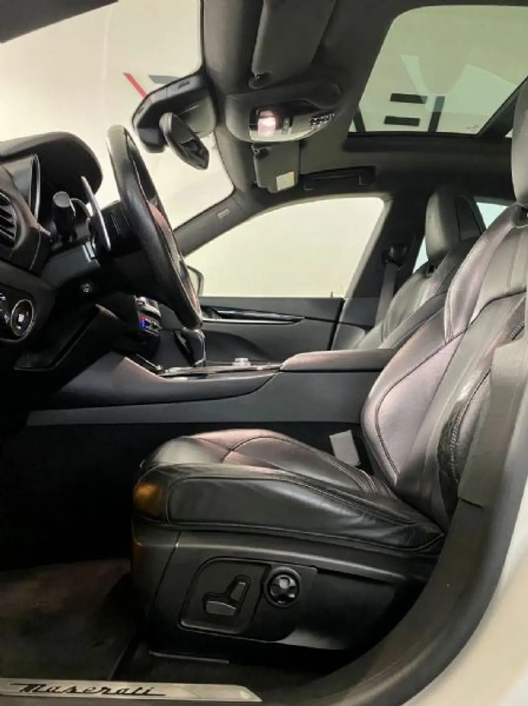 Maserati Levante 2016 - 44500 EUR, 232000 km - AUTO.MOTO.pt - 232000km - foto 15 de 55