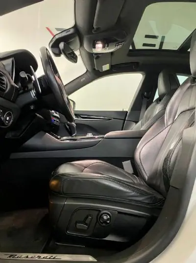 Maserati Levante 2016 - 44500 EUR, 232000 km - AUTO.MOTO.pt - 232000km - foto 15 de 55