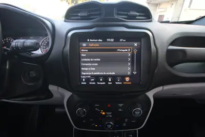 Jeep Renegade 2018 - 14990 EUR, 116000 km - AUTO.MOTO.pt - 116000km - foto 25 de 36