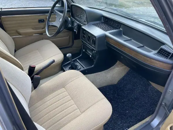 BMW 518 1980 - 9900 EUR, 139000 km - AUTO.MOTO.pt - 139000km - foto 21 de 27