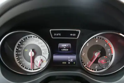 Mercedes-Benz GLA 200 2015 - 22900 EUR, 128425 km - AUTO.MOTO.pt - 128425km - foto 11 de 24