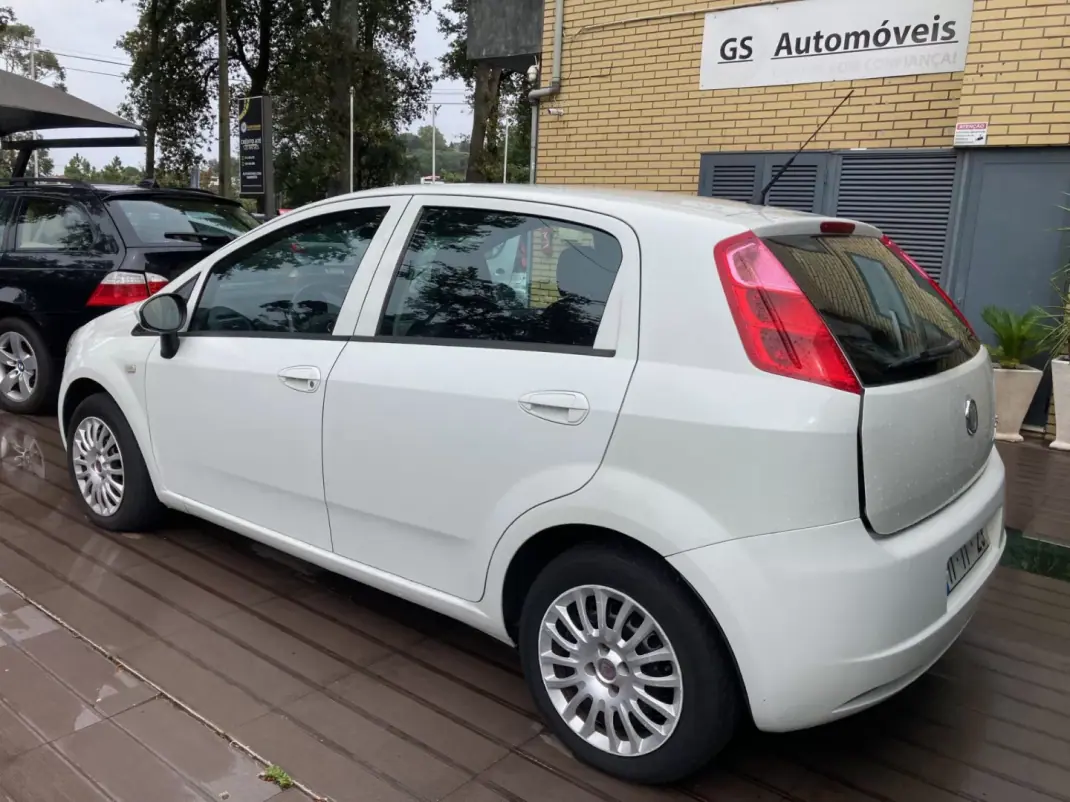 Fiat Punto 2010 - 6500 EUR, 174000 km - AUTO.MOTO.pt - 174000km - foto 3 de 15