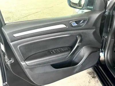 Renault Mégane 2021 - 17900 EUR, 79434 km - AUTO.MOTO.pt - 79434km - foto 9 de 26