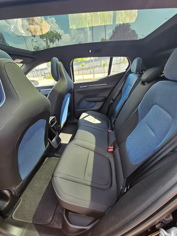 Volvo EX 30 2024 - 39500 EUR, 15000 km - 15000km - foto 8 de 8