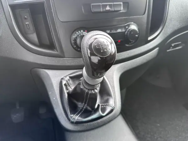 Mercedes-Benz Vito Tourer 2018 - 24900 EUR, 175000 km - AUTO.MOTO.pt - 175000km - foto 32 de 49