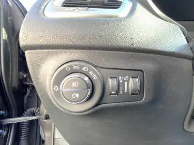 Jeep Compass 2017 - 16500 EUR, 93763 km - AUTO.MOTO.pt - 93763km - foto 8 de 14