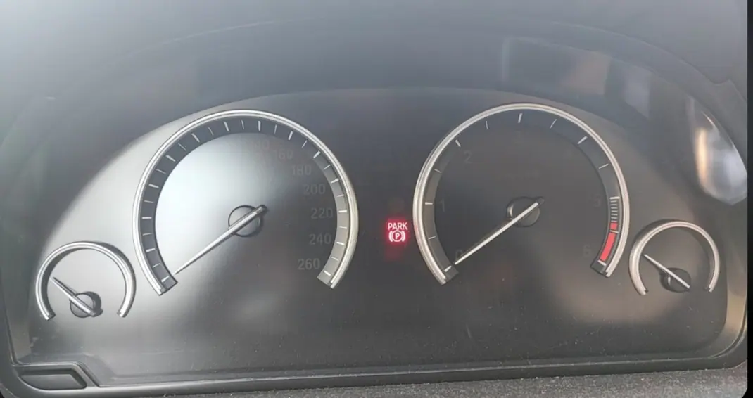 BMW 520 2014 - 17500 EUR, 245000 km - AUTO.MOTO.pt - 245000km - foto 5 de 8