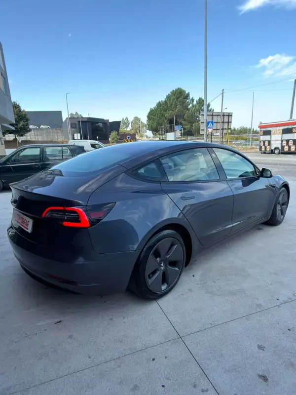 Tesla Model 3 2021 - 27000 EUR, 157593 km - 157593km - foto 6 de 18