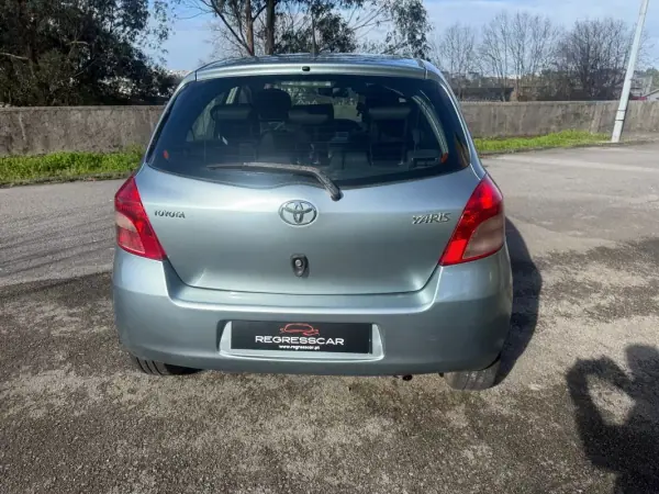 Toyota Yaris 2006 - 5400 EUR, 162000 km - AUTO.MOTO.pt - 162000km - foto 5 de 23