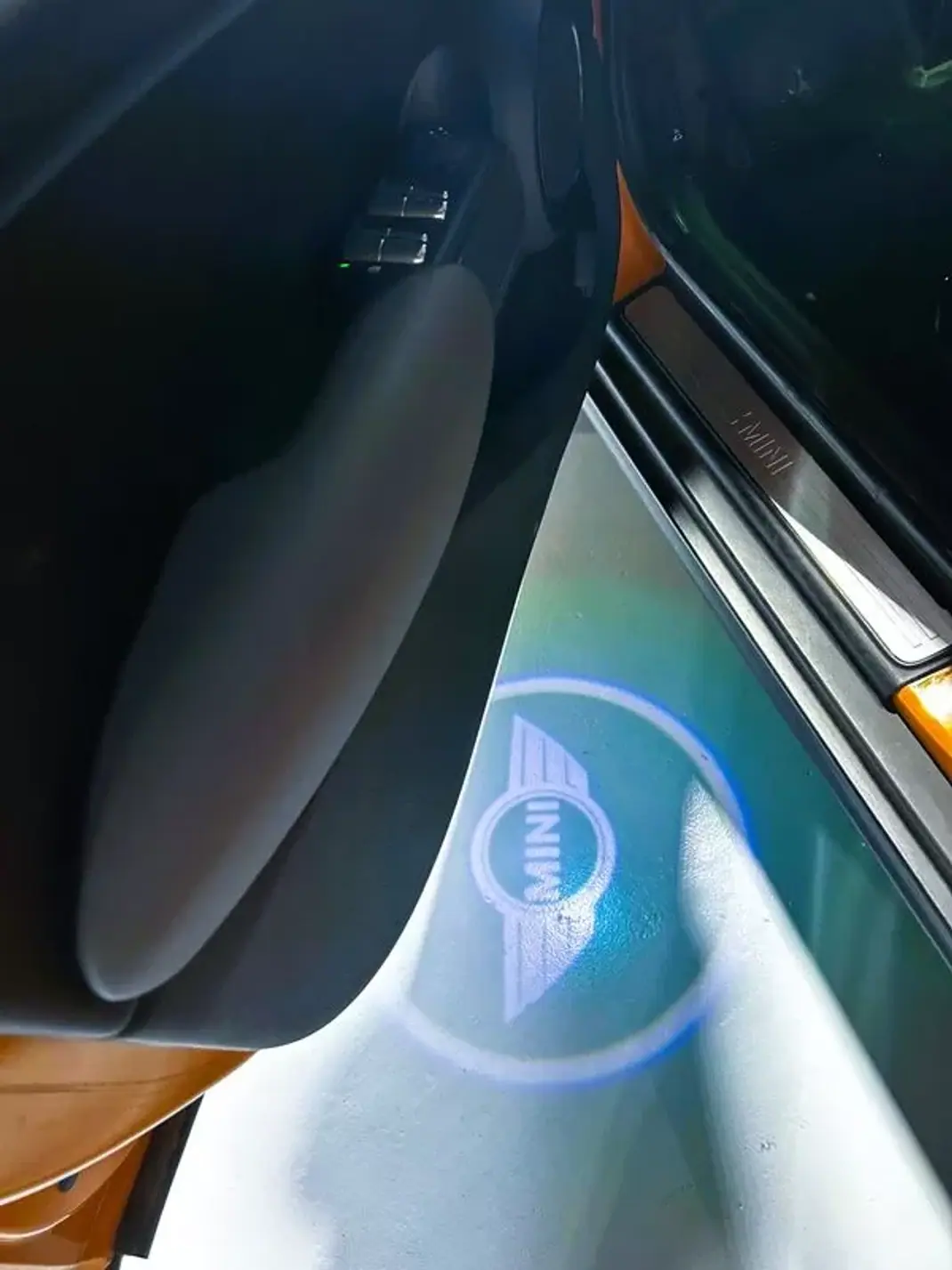 MINI 5 Portas 2016 - 13000 EUR, 203000 km - AUTO.MOTO.pt - 203000km - foto 23 de 27