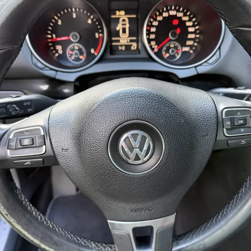 Volkswagen Golf Plus 2009 - 7990 EUR, 333000 km - AUTO.MOTO.pt - 333000km - foto 14 de 19