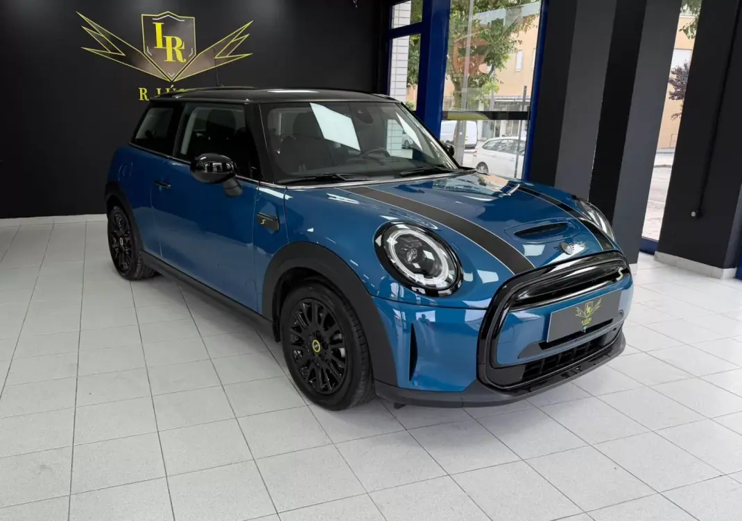 MINI 3 Portas 2023 - 23000 EUR, 4690 km - AUTO.MOTO.pt - 4690km - foto 7 de 38