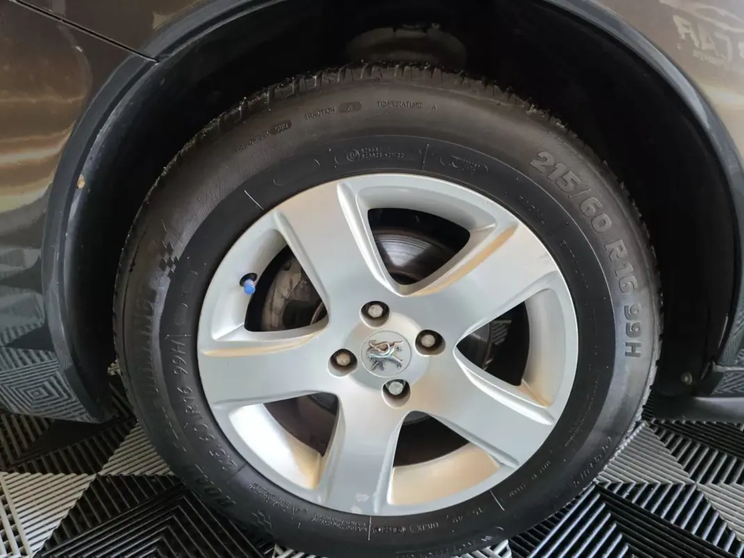 Peugeot 3008 2010 - 7990 EUR, 220000 km - AUTO.MOTO.pt - 220000km - foto 19 de 20