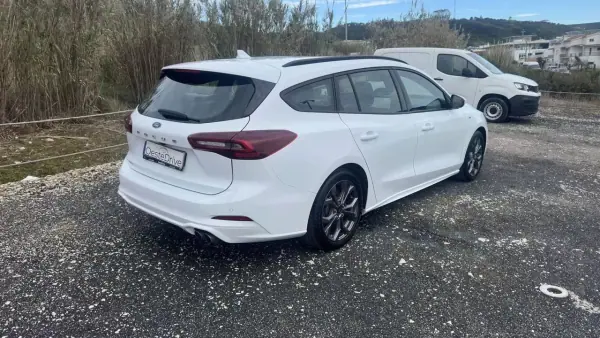 Ford Focus SW 2023 - 19490 EUR, 114000 km - AUTO.MOTO.pt - 114000km - foto 5 de 22