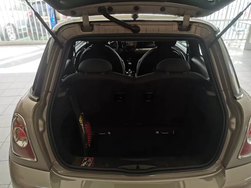 MINI Cooper 2013 - 12900 EUR, 166000 km - AUTO.MOTO.pt - 166000km - foto 5 de 17