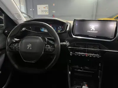 Peugeot e-2008 2020 - 18990 EUR, 50000 km - AUTO.MOTO.pt - 50000km - foto 11 de 51