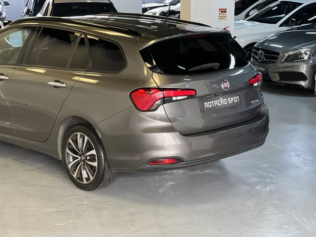 Fiat Tipo Station Wagon 2017 - 9490 EUR, 120000 km - AUTO.MOTO.pt - 120000km - foto 24 de 30
