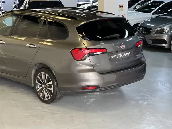 Fiat Tipo Station Wagon 2017 - 9490 EUR, 120000 km - AUTO.MOTO.pt - 120000km - foto 24 de 30