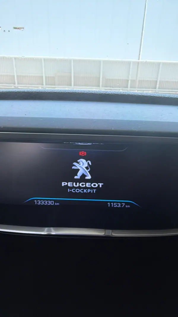 Peugeot 3008 2017 - 16000 EUR, 133000 km - AUTO.MOTO.pt - 133000km - foto 9 de 9